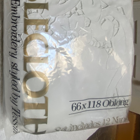 Chateau Cutwork White Tablecloth. 66 x118 Oblong - Picture 4 of 4